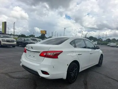 2016 Nissan Sentra S CVT photo 5