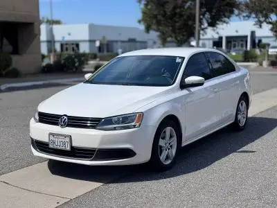 2013 Volkswagen Jetta 2.0L TDI DSG photo 2