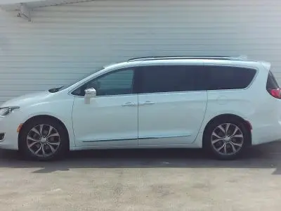 2019 Chrysler Pacifica Limited photo 3
