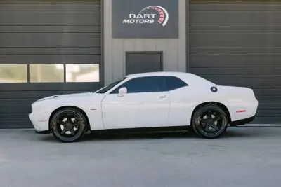 2017 Dodge Challenger R/T photo 4