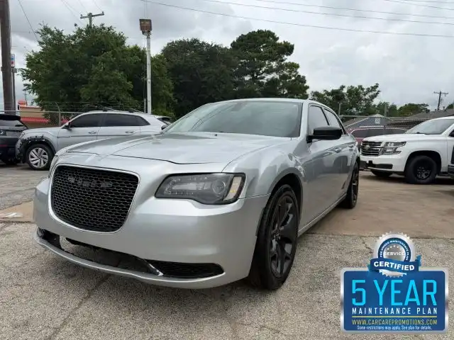 2023 Chrysler 300 Touring's photo