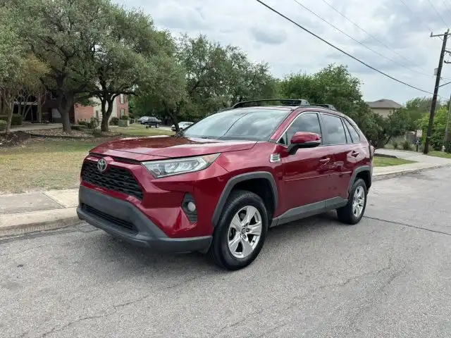 2020 Toyota RAV4 XLE FWD's photo