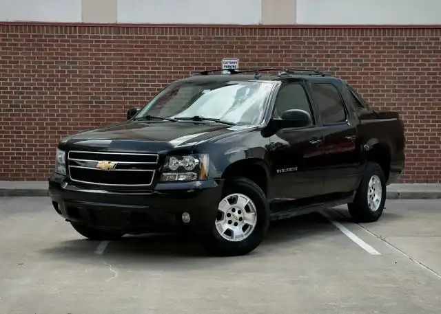 2013 Chevrolet Avalanche 2WD Avalanche LS's photo