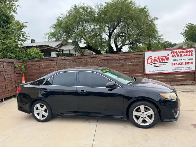 2014 Toyota Camry 2.5 Auto SE's photo