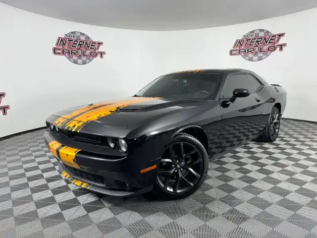 2022 Dodge Challenger SXT Auto's photo