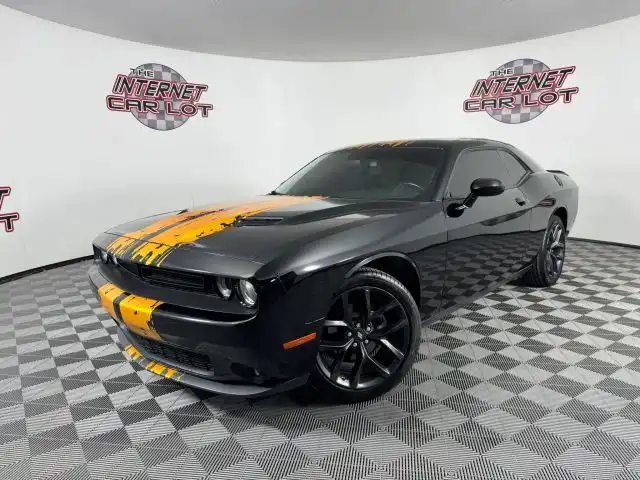 2022 Dodge Challenger SXT Auto's photo
