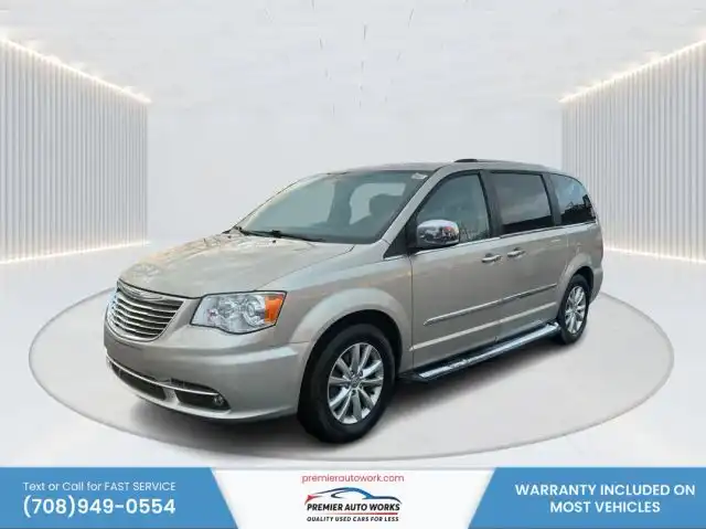 2015 Chrysler Town & Country Limited Platinum's photo
