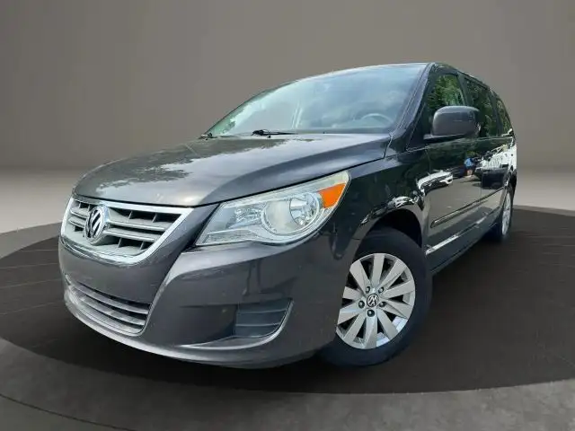 2012 Volkswagen Routan SEL w/Nav's photo