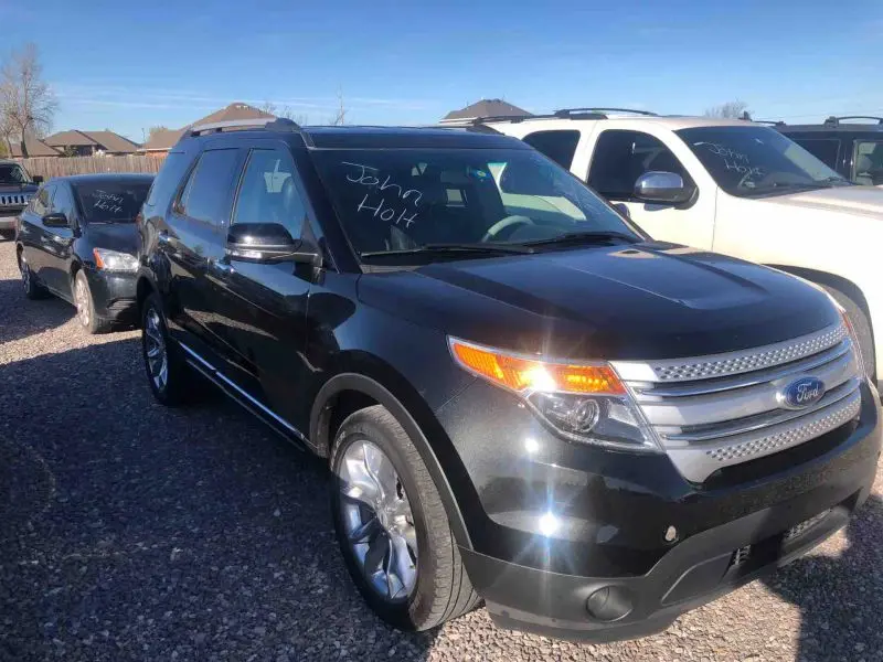 2015 Ford Explorer XLT photo 1