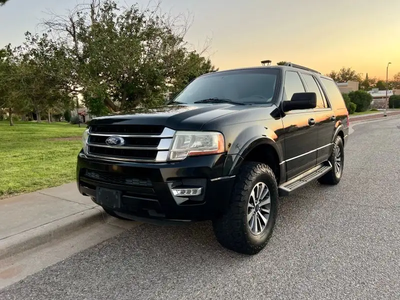 2017 Ford Expedition XLT photo 1