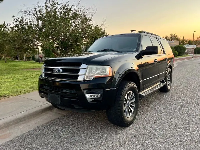 2017 Ford Expedition XLT photo 1