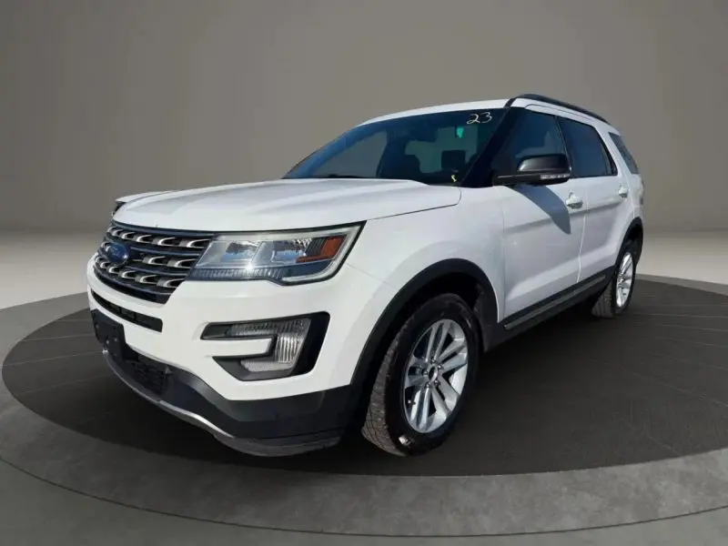 2017 Ford Explorer XLT 4WD photo 1