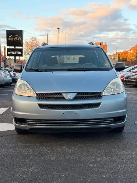 2005 Toyota Sienna LE 7-Passenger photo 1
