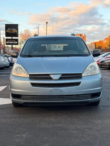 2005 Toyota Sienna LE 7-Passenger photo 1