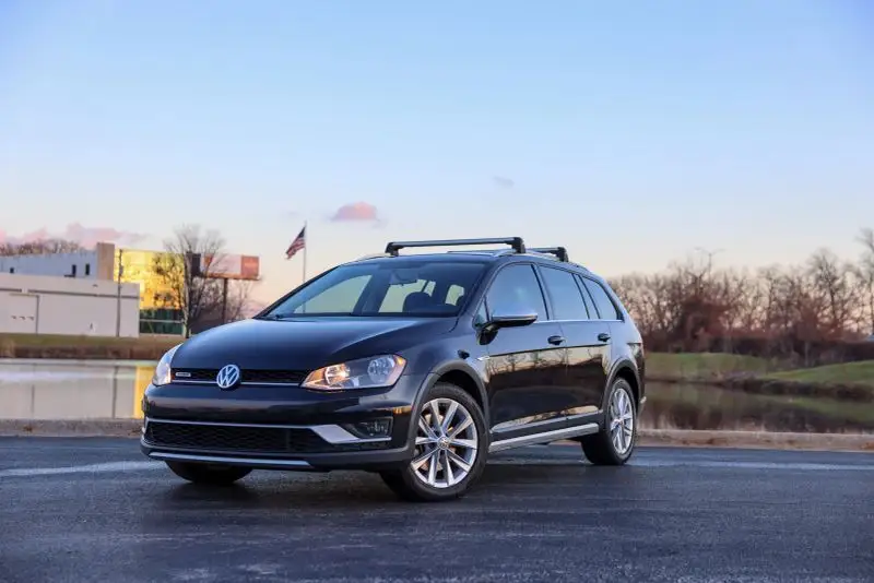 2017 Volkswagen Golf Alltrack TSI S 4Motion DSG photo 1