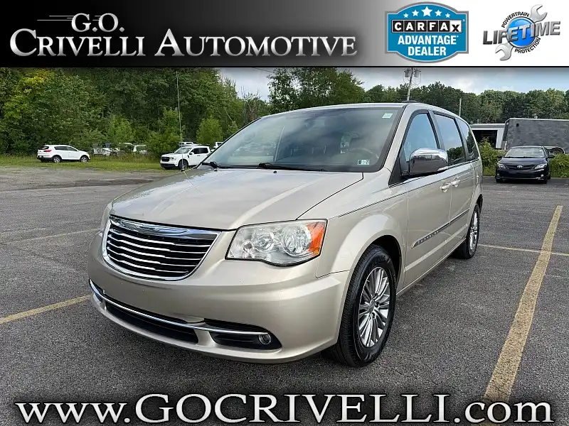 2014 Chrysler Town & Country Touring-L's photo