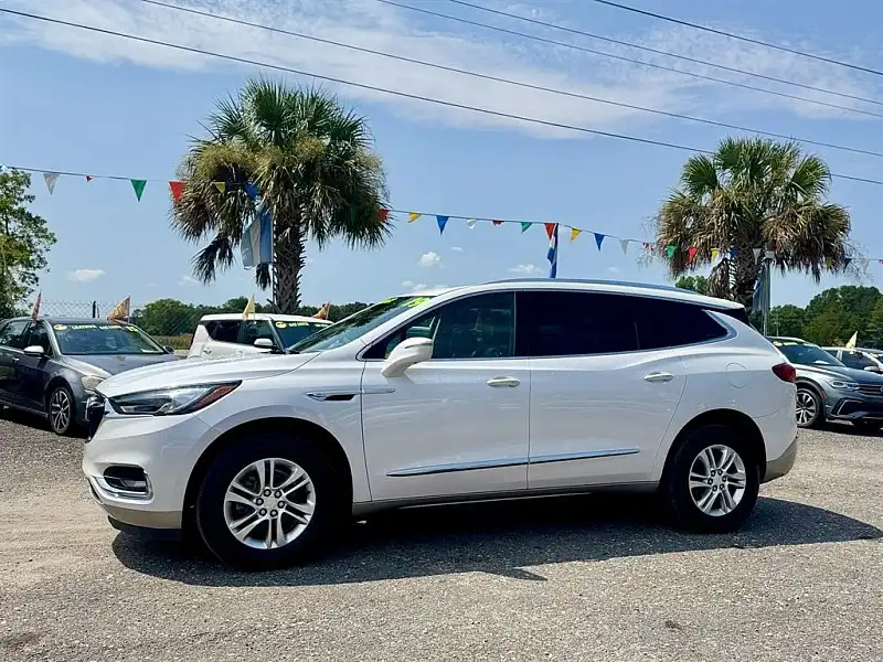 2019 Buick Enclave Essence's photo