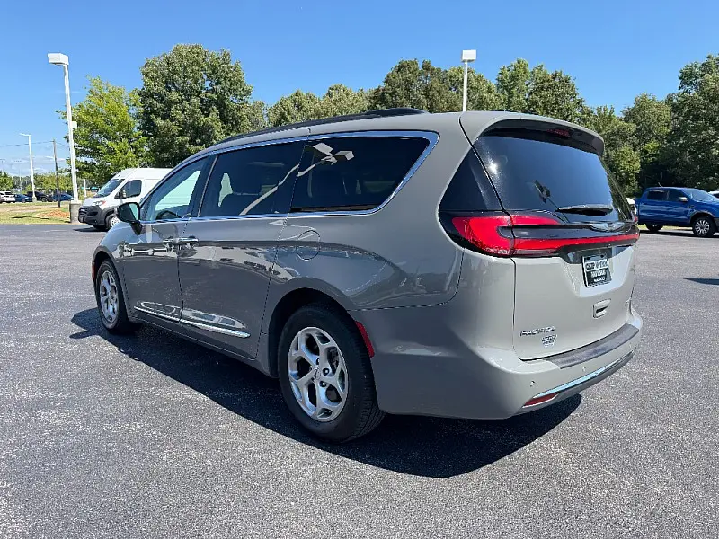 2023 Chrysler Pacifica Limited photo 5