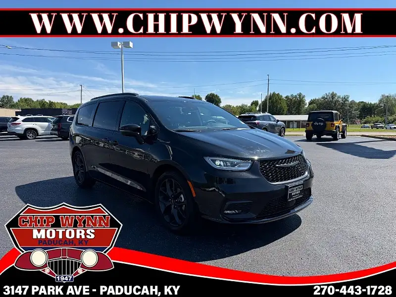 2023 Chrysler Pacifica Touring L's photo