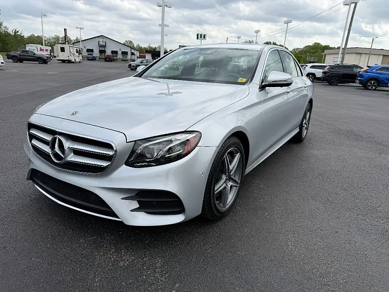 2019 Mercedes-Benz E-Class E300 4MATIC photo 3