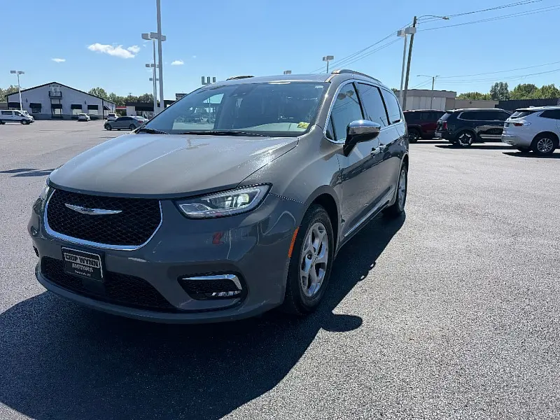 2023 Chrysler Pacifica Limited photo 3