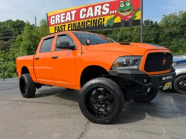 2019 RAM 1500 Classic Express Crew Cab 4x4 5'7's photo
