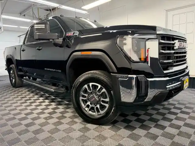 2024 GMC Sierra SLE 4WD Crew Cab Standard Box's photo