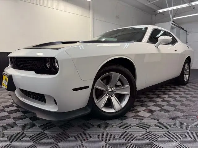 2023 Dodge Challenger SXT Auto photo 3