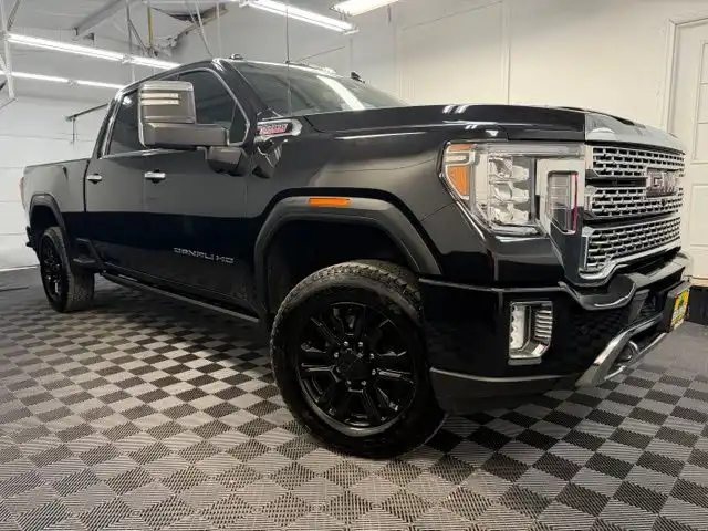 2022 GMC Sierra 4WD Crew Cab Standard Box Denali's photo