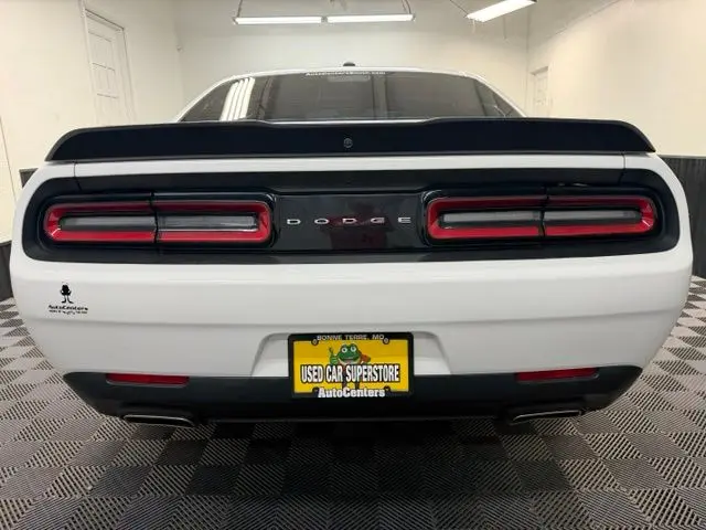 2023 Dodge Challenger SXT Auto photo 5
