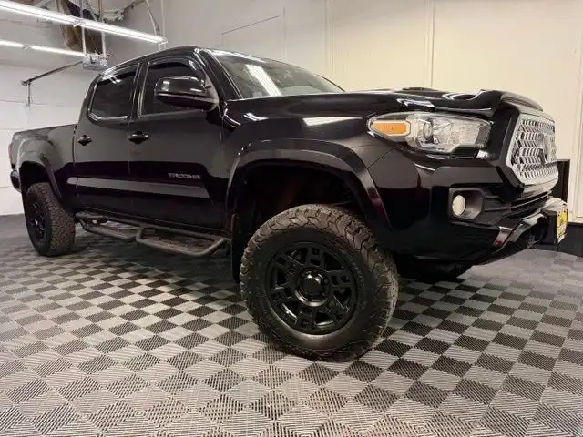 2019 Toyota Tacoma SR5 Double Cab 4WD V6 Auto Long Bed's photo