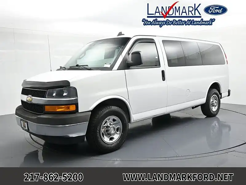 2018 Chevrolet Express 3500 LT's photo