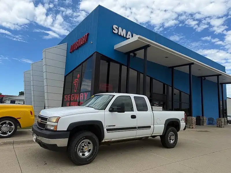 2007 Chevrolet Silverado HD LS 4WD Extended Cab SWB's photo