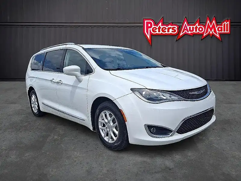 2020 Chrysler Pacifica Touring L's photo