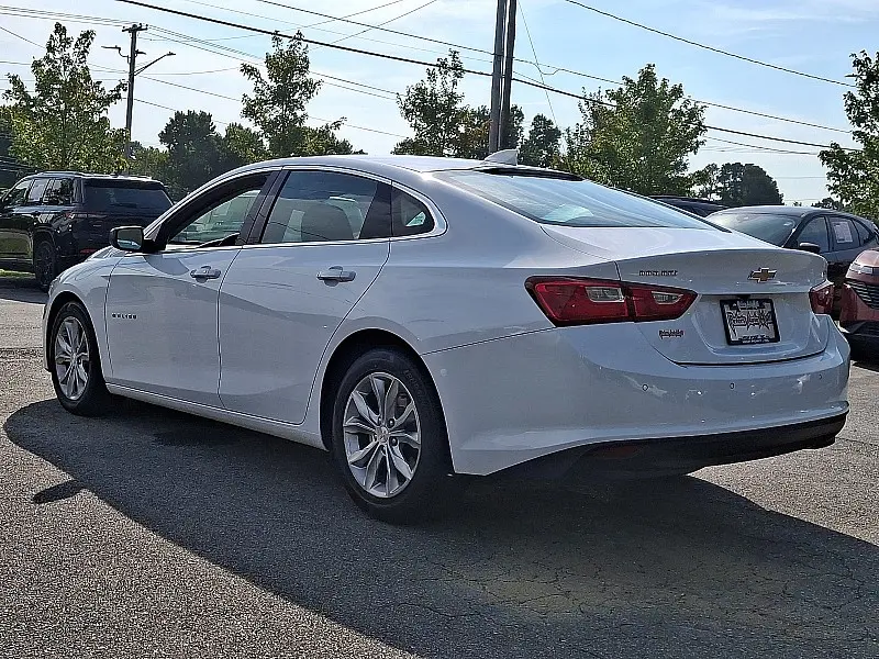 2024 Chevrolet Malibu 1LT photo 3