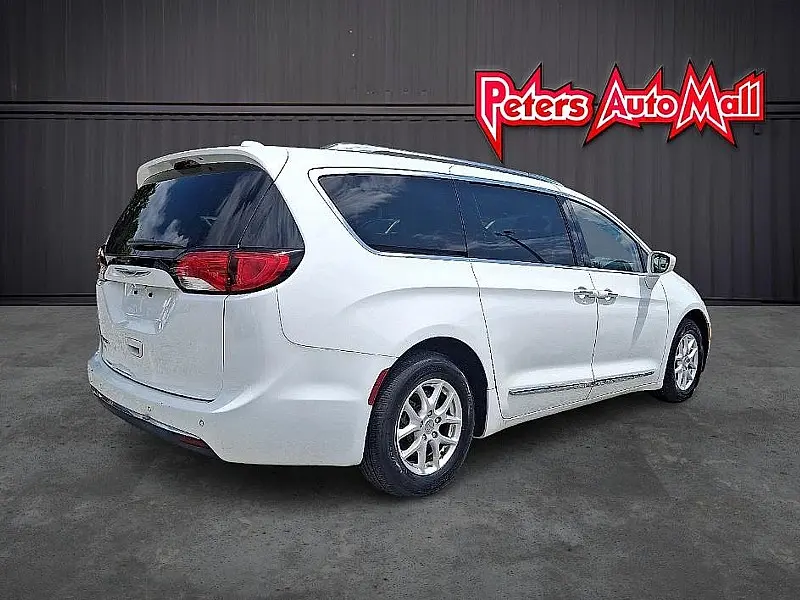 2020 Chrysler Pacifica Touring L photo 4