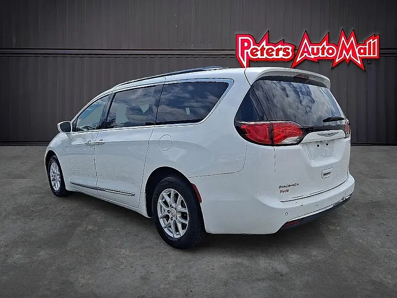 2020 Chrysler Pacifica Touring L photo 3