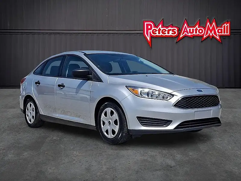 2018 Ford Focus Sedan S's photo