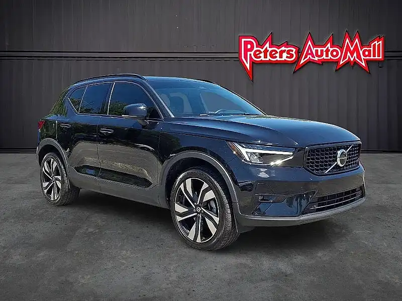 2023 Volvo XC40 B5 Plus Dark AWD's photo