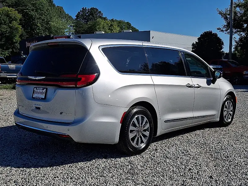 2023 Chrysler Pacifica Hybrid Limited photo 4