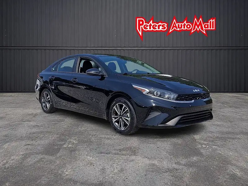 2023 Kia Forte LXS Auto's photo