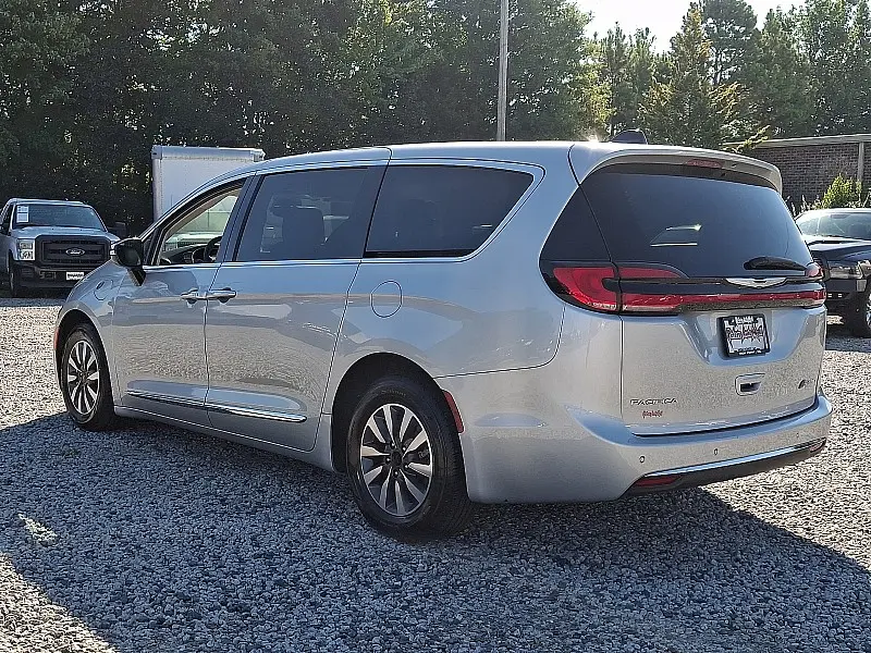 2023 Chrysler Pacifica Hybrid Limited photo 3