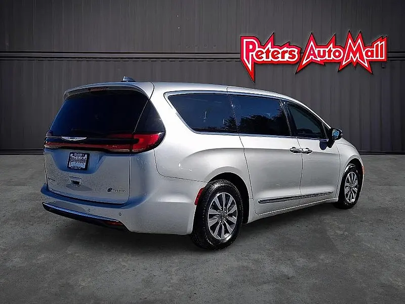 2023 Chrysler Pacifica Hybrid Limited photo 4