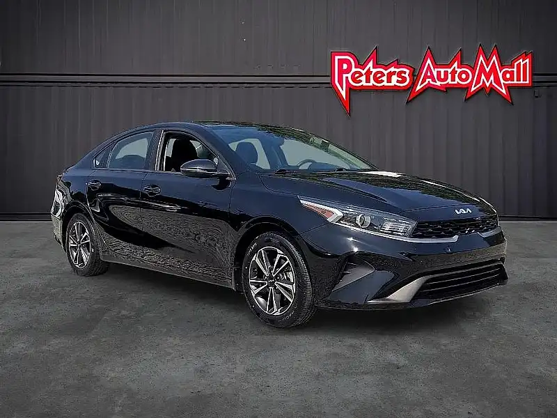 2023 Kia Forte LXS AT's photo