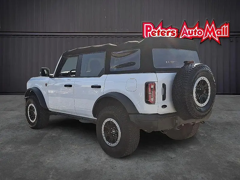 2023 Ford Bronco Badlands 4WD photo 3