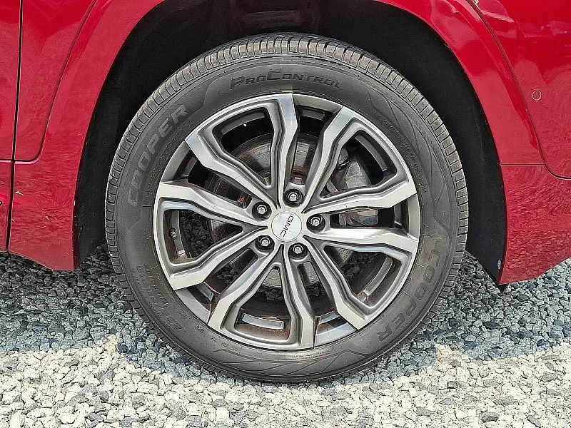 2020 GMC Terrain Denali AWD photo 5