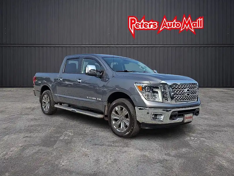 2018 Nissan Titan SL 4WD Crew Cab's photo