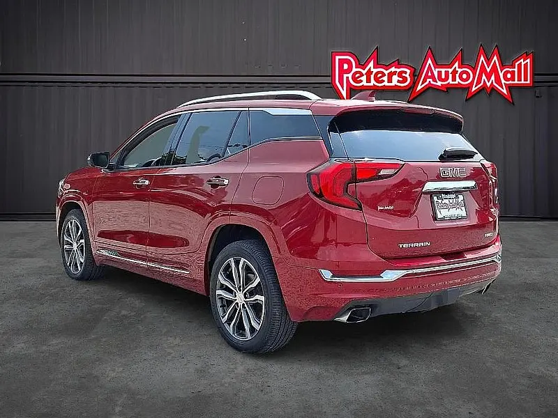 2020 GMC Terrain Denali AWD photo 3