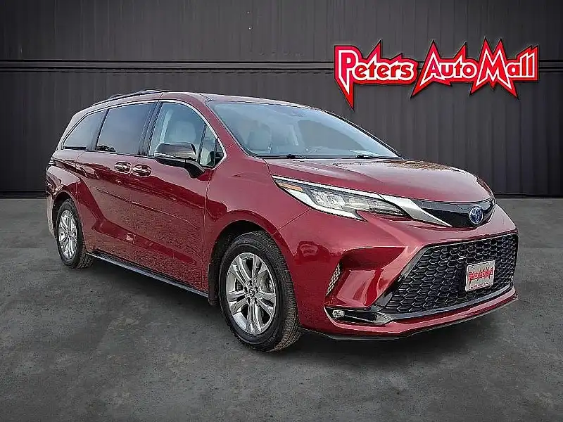 2022 Toyota Sienna XSE 7-Passenger Hybrid AWD's photo