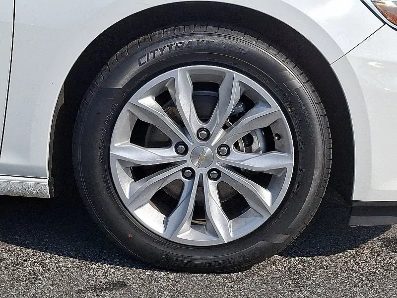 2024 Chevrolet Malibu 1LT photo 5